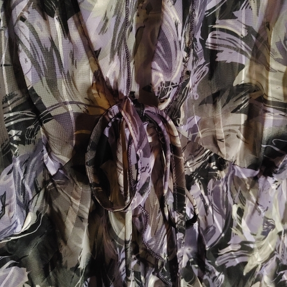 2/$30 Reitmans Pleated Look Sheer blouse - Picture 2 of 8